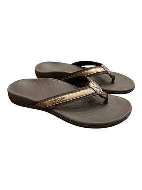 Vionic Men’s Tide II Toe Post Sandal Brown and Gold SZ 10